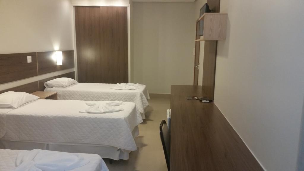 Kamur Plaza Hotel Goianesia Habitación foto