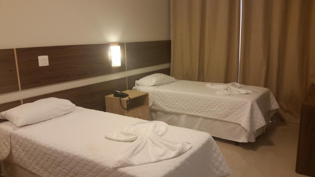Kamur Plaza Hotel Goianesia Habitación foto