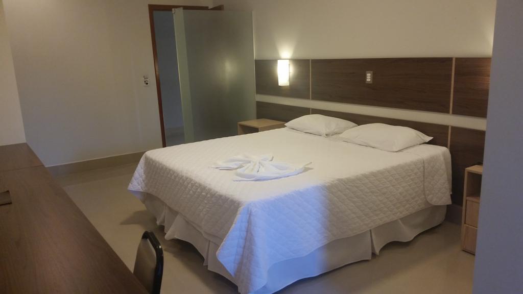 Kamur Plaza Hotel Goianesia Habitación foto