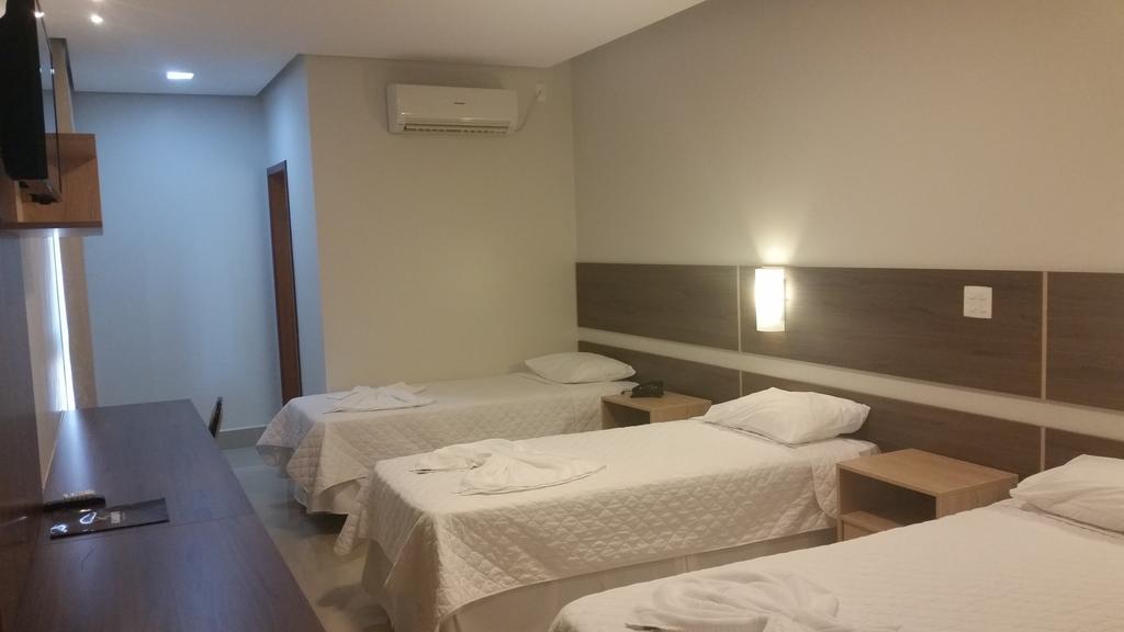 Kamur Plaza Hotel Goianesia Habitación foto
